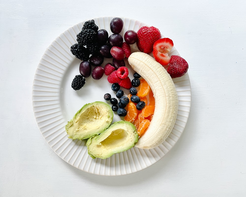 Frukostrect med frukt och gröt